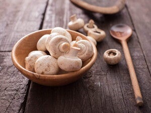 Tostadas con champiñones y jamón de pavo