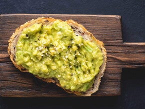 Sándwich de vegetales verdes con dip de Garbanzo