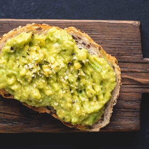 Sándwich de vegetales verdes con dip de Garbanzo