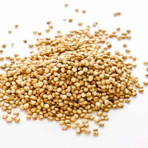 Quinoa con bebida de almendras manzana y frutos rojos