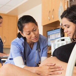 Mamá a punto de dar a luz