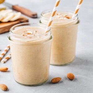 Malteada de coco y almendras