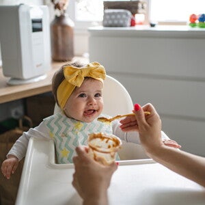 alimentos_solidos_los_siguientes_pasos_para_tu_bebe_nestle_mom_me