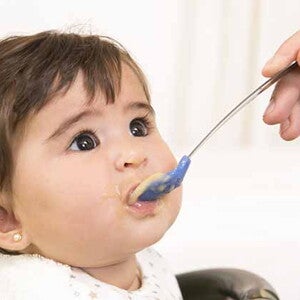 Diferencias de la flora intestinal entre los bebés nacidos por parto natural y cesárea