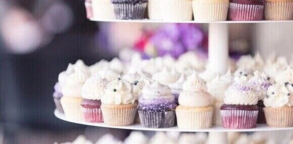 Cupcakes decorados para fiesta de revelación de género